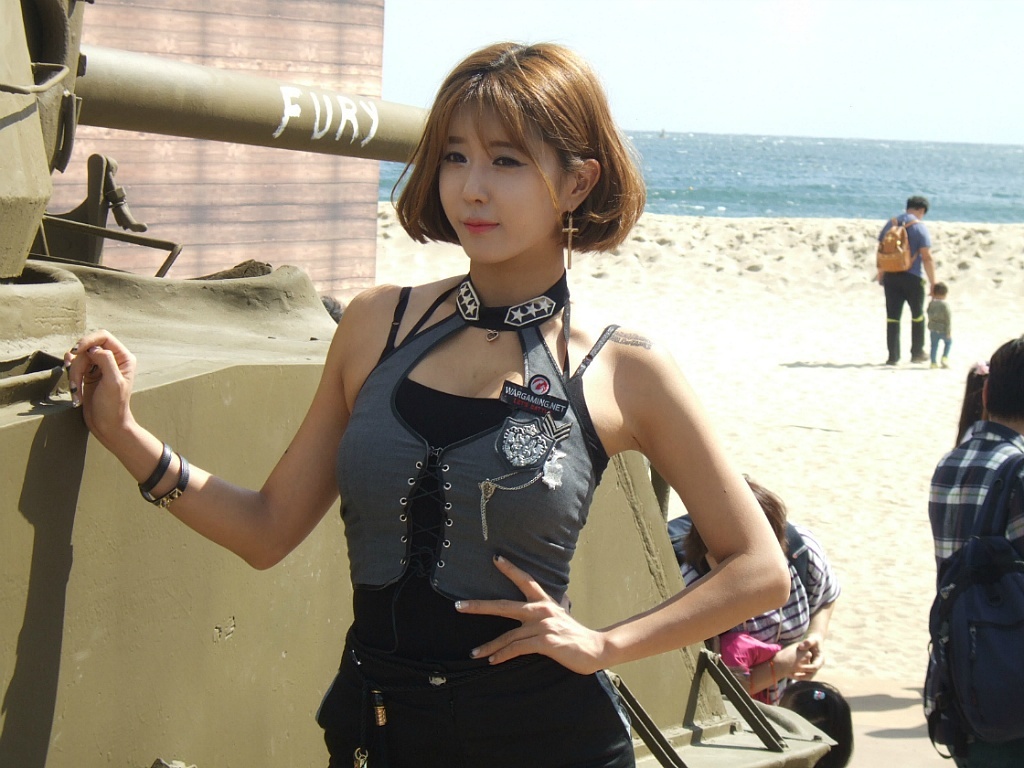 South Korea's top showgirl Xu Yunmei Busan tank world 2